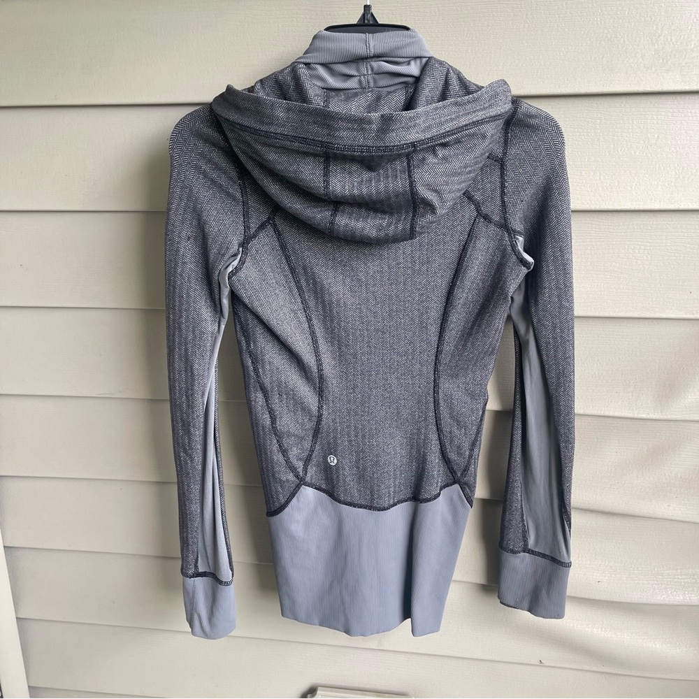 Lululemon Athletica‎ Womens Daily Practice Hooded Herringbone Grey jacket Size 2 - Picture 2 of 9